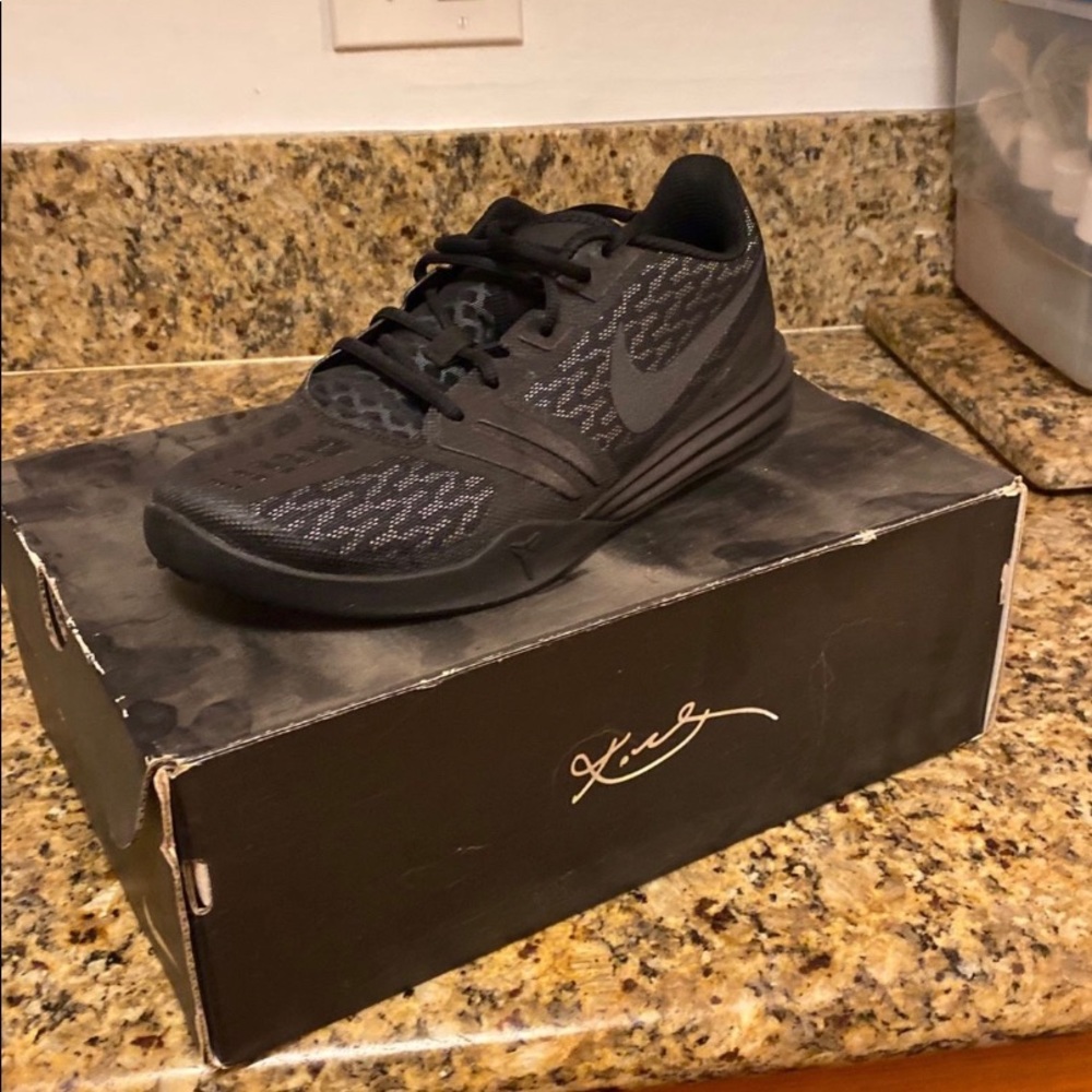 Nike Kobe Mentality size 9